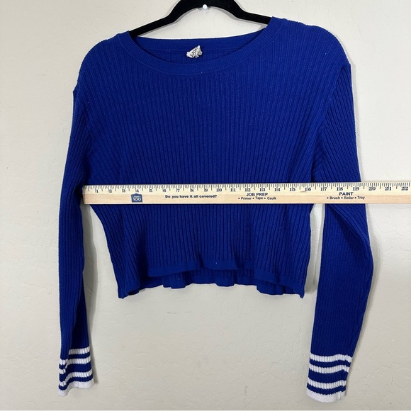 Women’s Large Long Sleeve Cropped Blue and White Ribbed Sweater - Picture 5 of 6